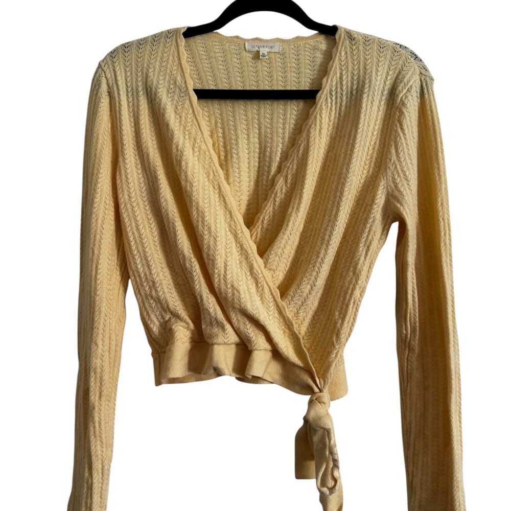 Buttery soft wrap crop‎ top size XL Ultra Flirt